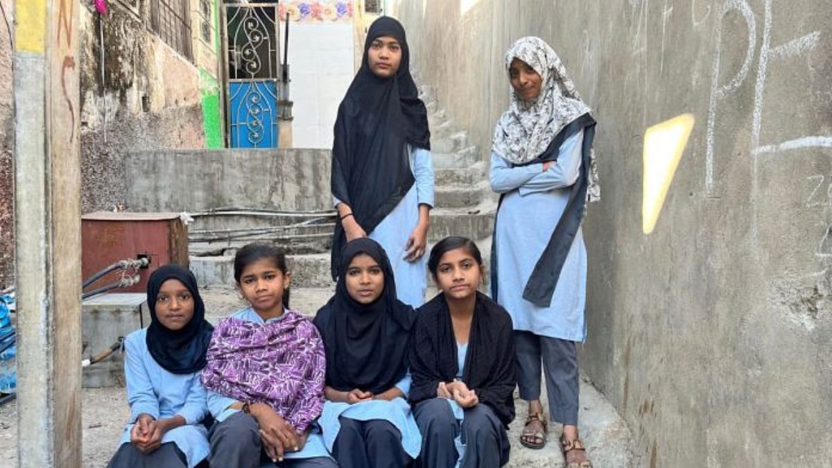 अजमेर के अंदरकोट में स्कूली छात्राएं | फोटो: फरीहा इफ्तिखार/दिप्रिंट