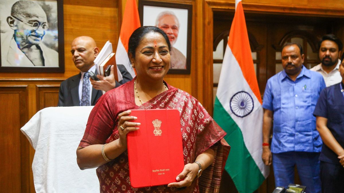 दिल्ली की मुख्यमंत्री एवं वित्त मंत्री रेखा गुप्ता ने वित्त वर्ष 2025-26 के लिए बजट पेश किया | फोटो: सूरज सिंह बिष्ट