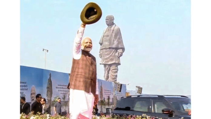 प्रधानमंत्री नरेंद्र मोदी गुरुवार को केवड़िया में सरदार वल्लभभाई पटेल की जयंती पर ‘एकता दिवस परेड’ में शामिल होते हुए | फोटो: पीटीआई